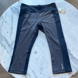 Reebok Skinny Capri Leggings - Size Large